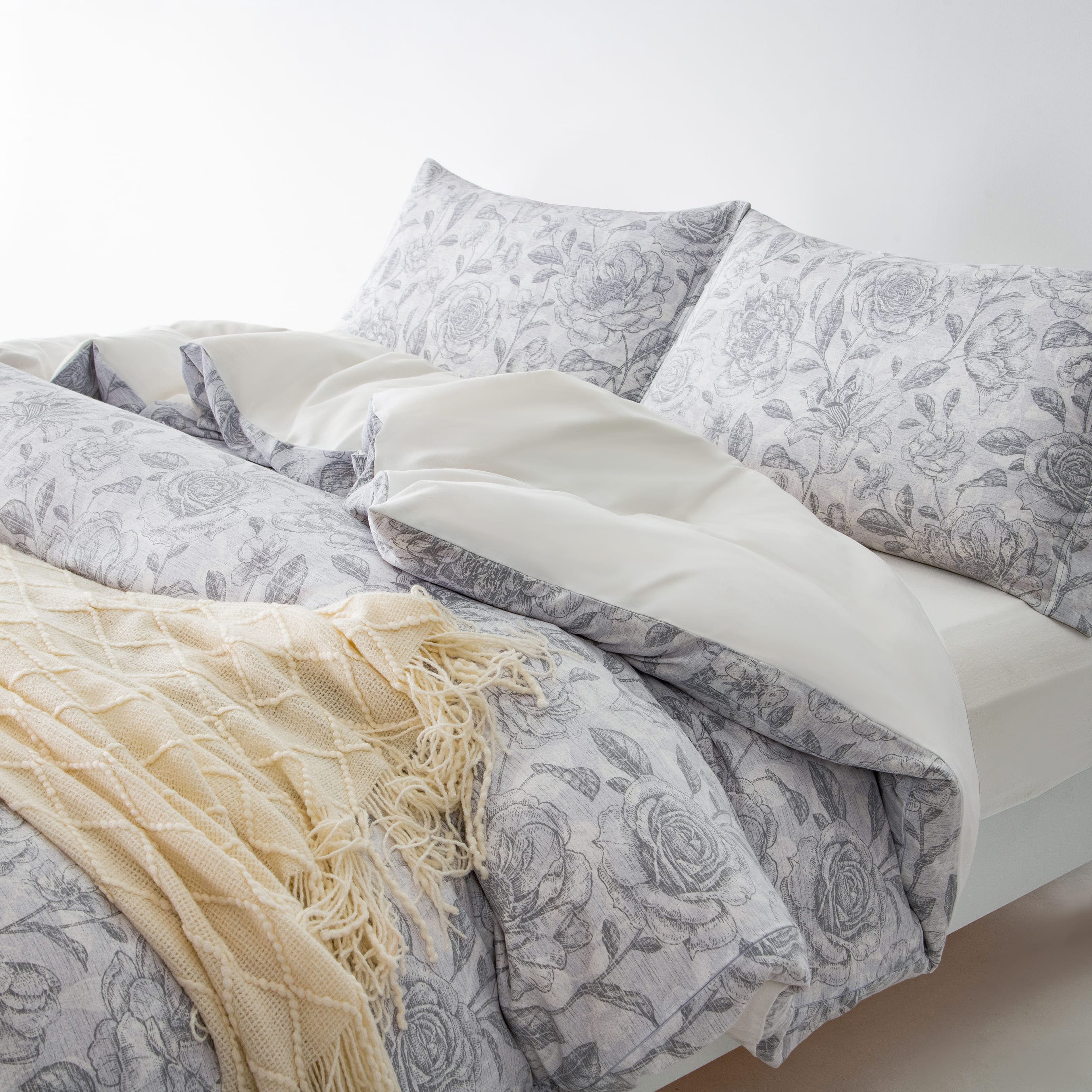 #color_grey-bloom-floral