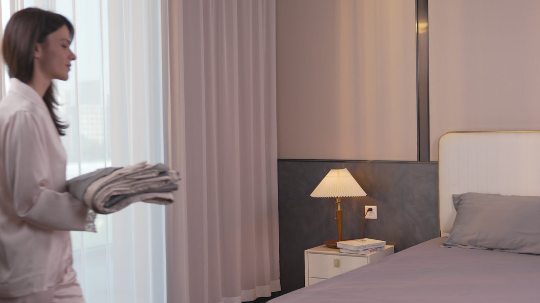 How to easily zip a 3-side duvet cover with Redssen's innovative design for effortless duvet changing.